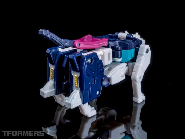 TFormers Titans Return Gallery   Siege On Cybertron Pounce 11 (11 of 92)